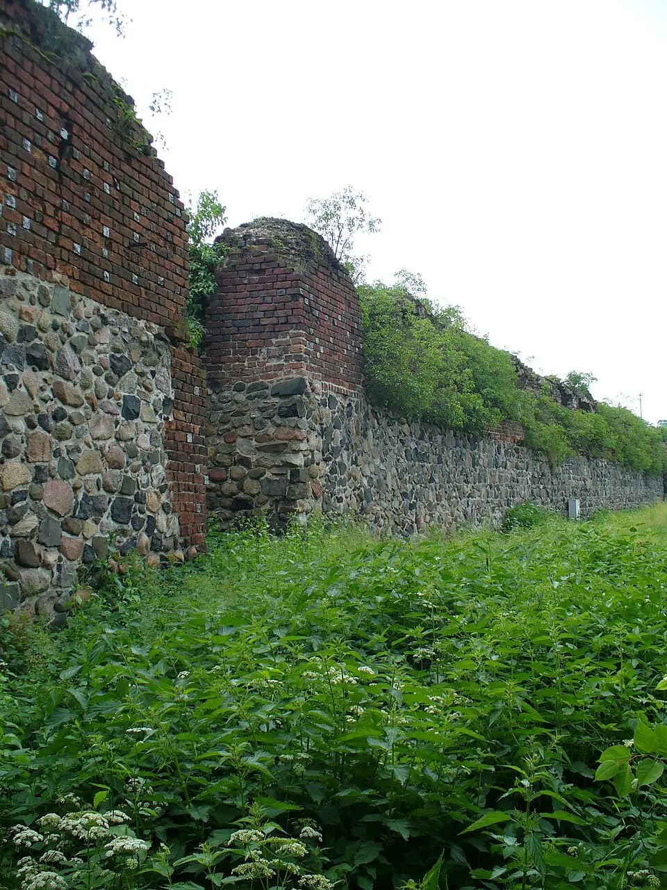 Mury obronne w Niemodlinie