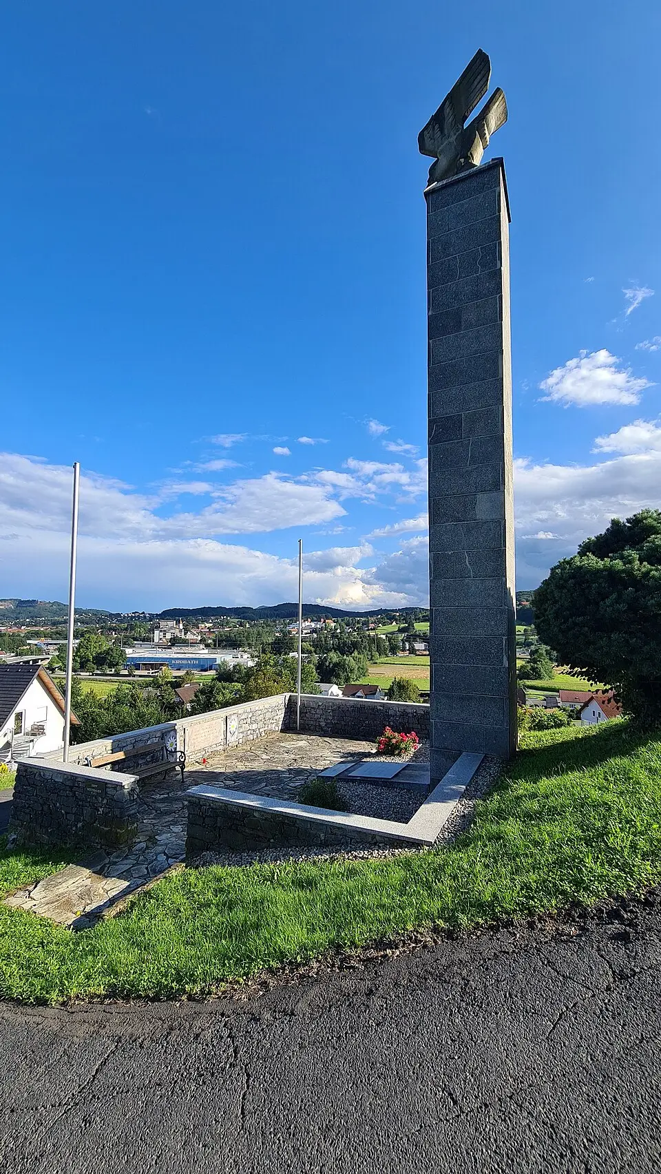 Immagine: Fonzie · CC BY-SA 4.0 Fallschirmjägerdenkmal