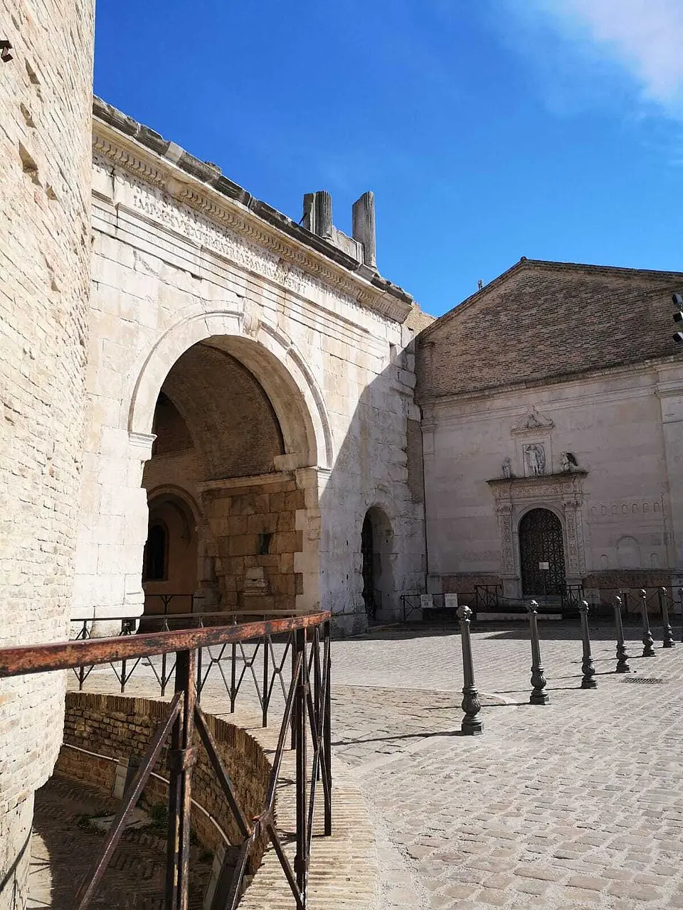 Arco di Augusto