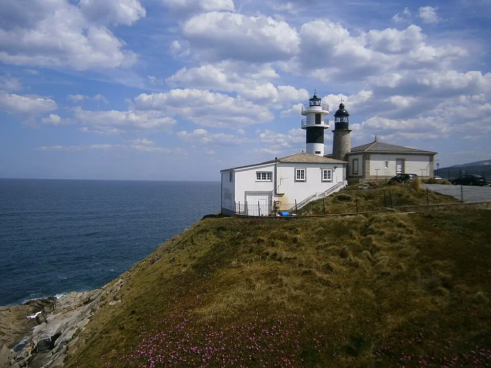 Faro de Punta Atalaya