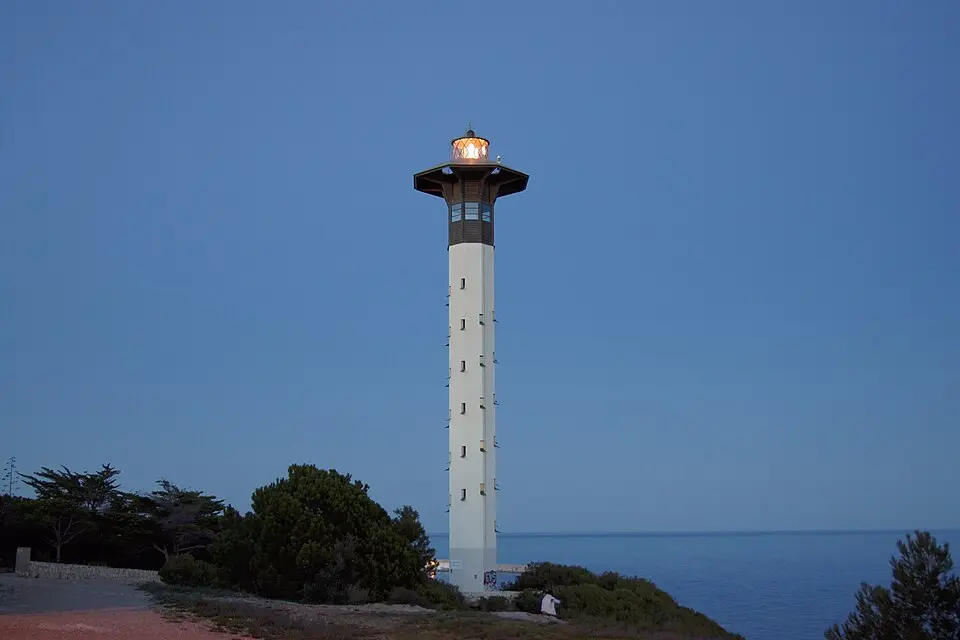 Obrázok: Aureliano from Castellón, España · CC BY-SA 2.0 Faro de Torredembarra