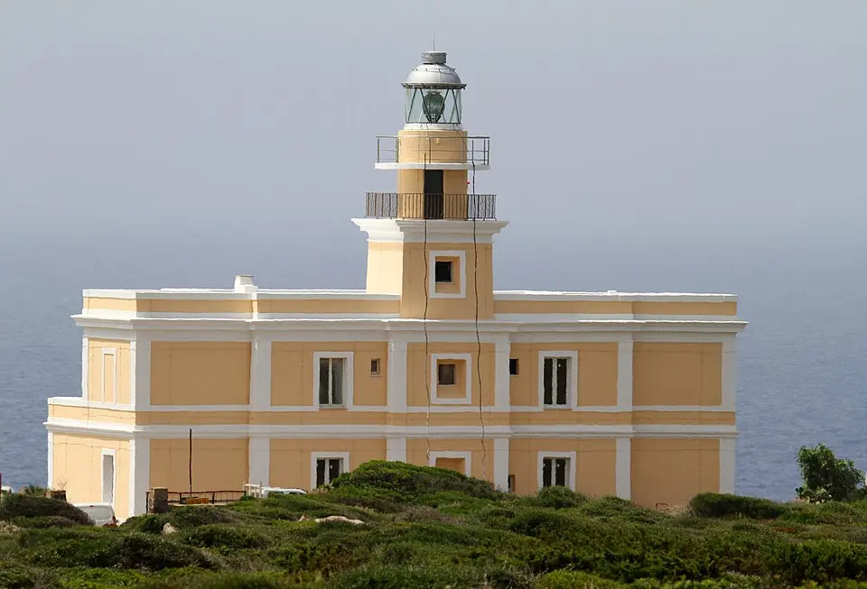 Immagine: Carlo Pelagalli · CC BY-SA 3.0 Faro di Capo San Marco