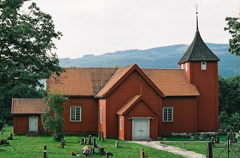 Bild: Mahlum · Public domain Fåberg Kirche