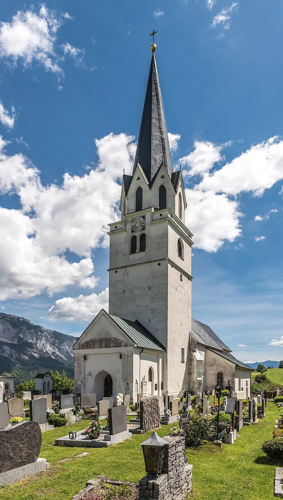 Kath. Pfarrkirche hl. Martin und Friedhof