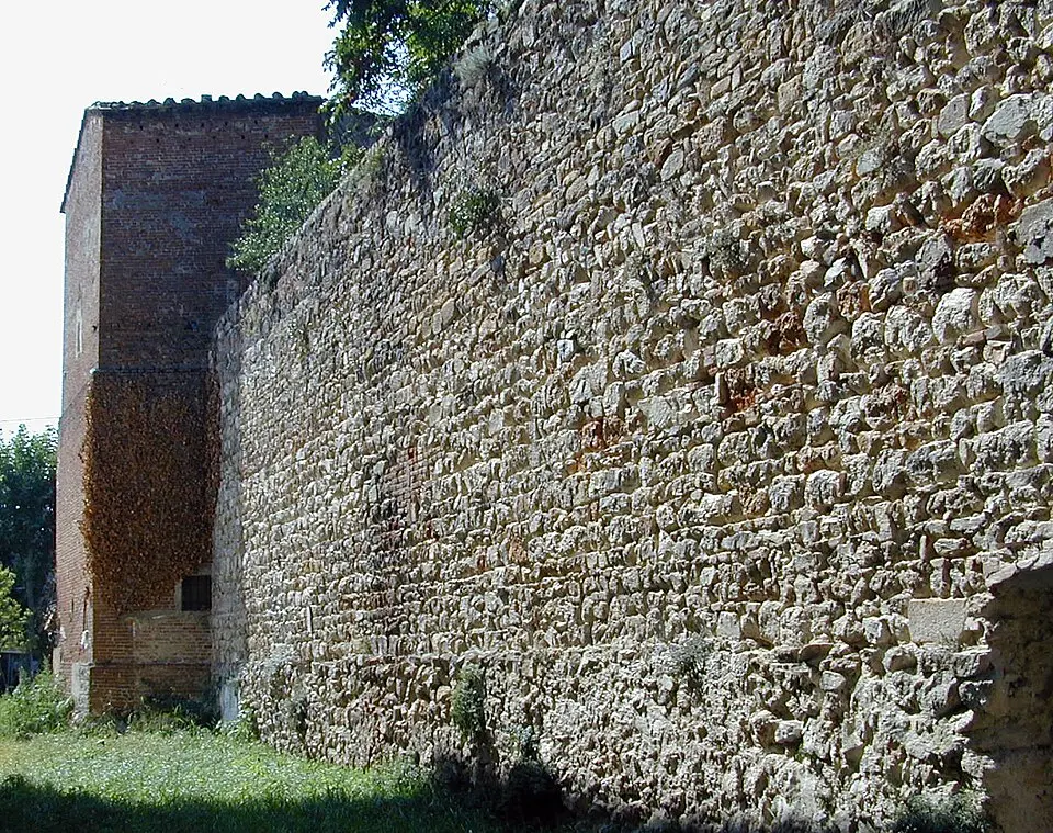 mura di Cascina