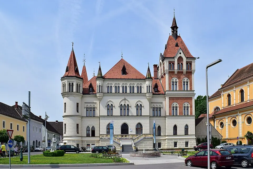 Musikschule, ehem. Sparkasse, Villa Hold