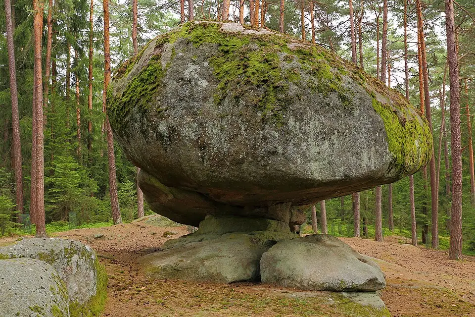 NÖ-Naturdenkmal GD-023 Felsgebilde Pilzstein