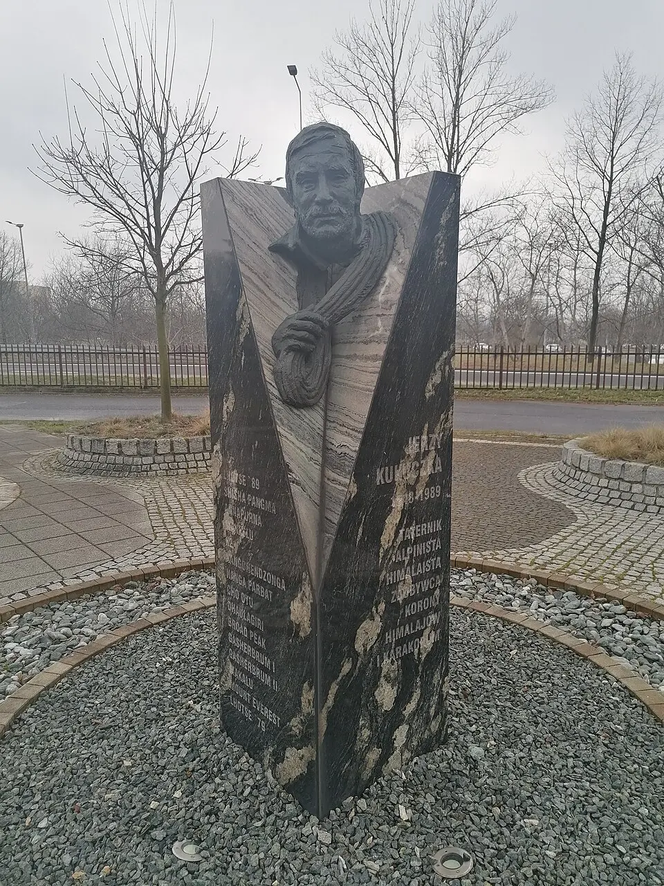 Pomnik Jerzego Kukuczki w Katowicach