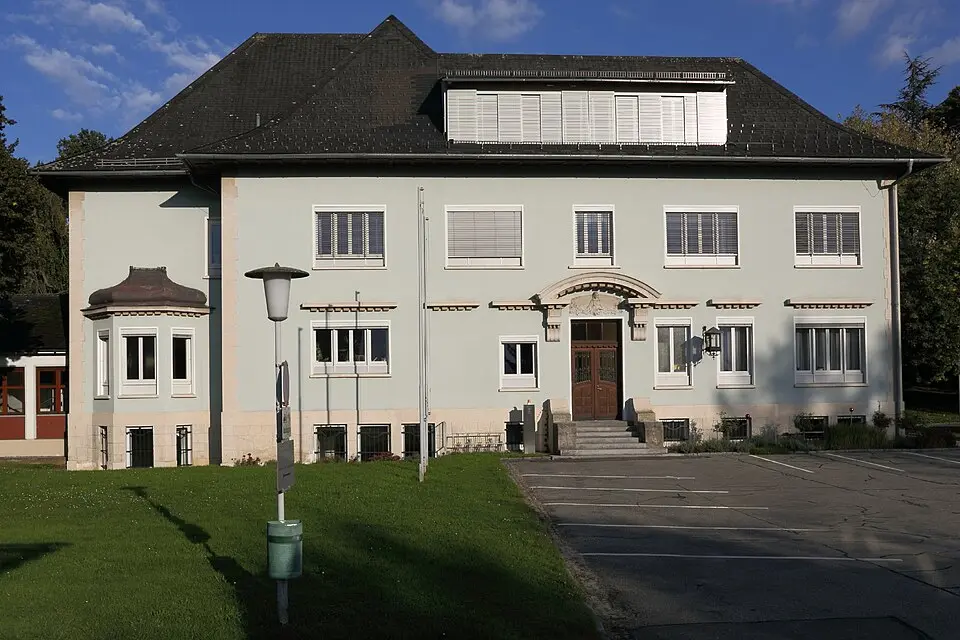 Bild: Christian Pirkl · CC BY-SA 3.0 AT Ferdinand-Prirsch-Schule