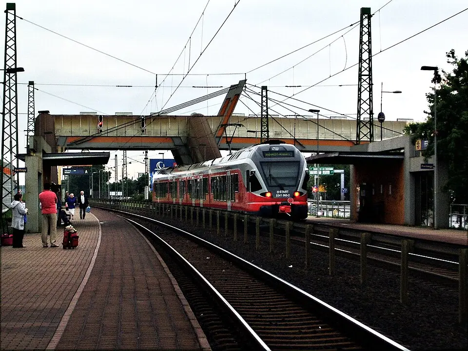 Slika: Beroesz · CC BY-SA 2.5 HU Ferihegy megállóhely