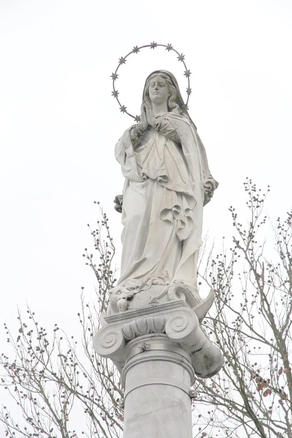 Mariensäule mit Kriegerdenkmal
