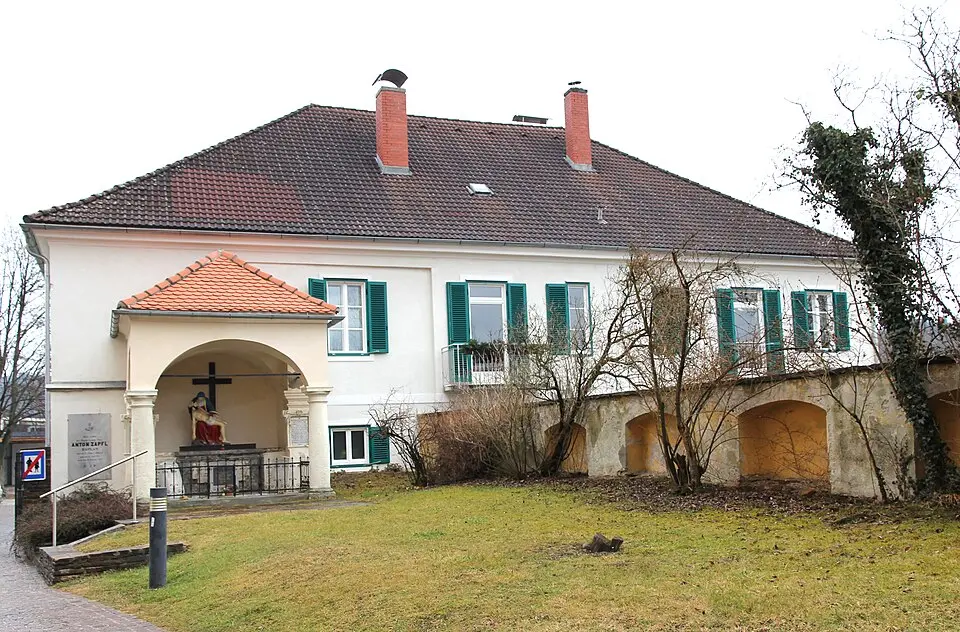 Pfarrhof und Grabkapelle