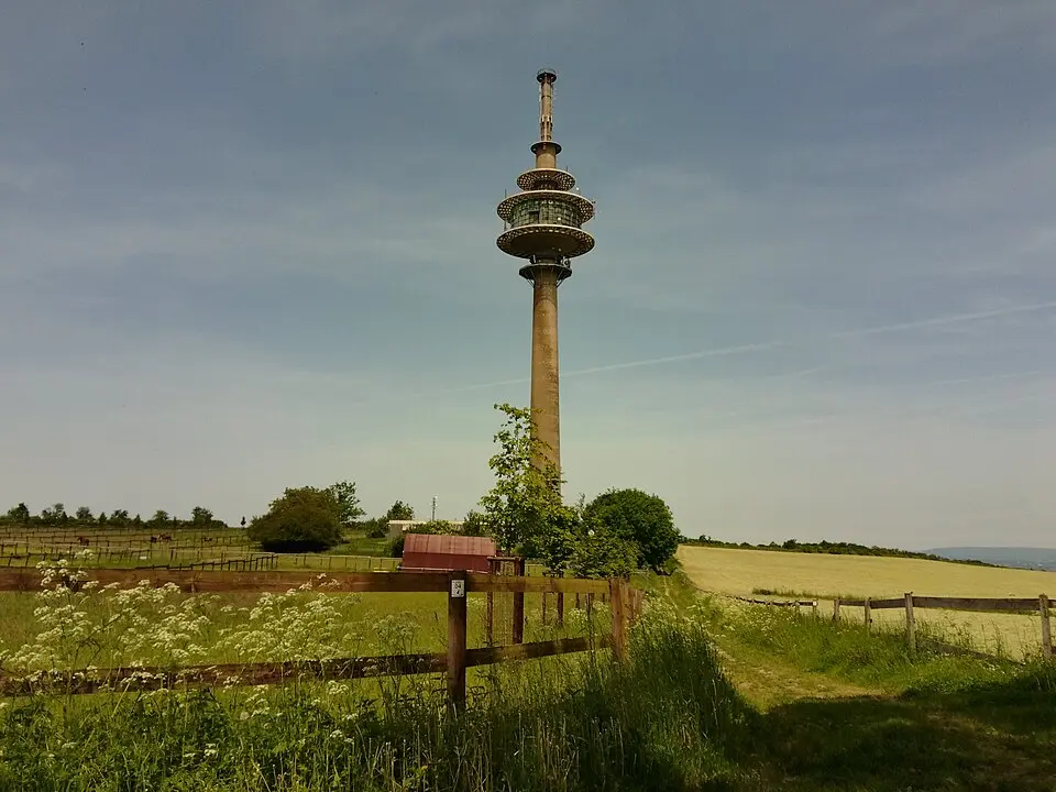 Slika: Schmuntel · CC BY-SA 4.0 Fernmeldeturm Großhau