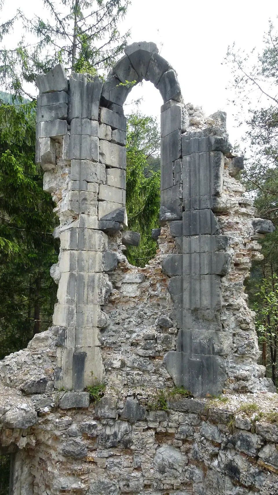 Obrázek: herzemann · CC BY-SA 3.0 Ruine Sigmundsburg