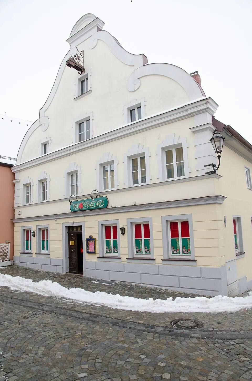 Image: Tilman2007 · CC BY-SA 3.0 Kirchplatz 11