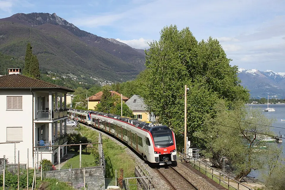 Immagine: NAC · CC BY-SA 4.0 ferrovia Bellinzona-Locarno