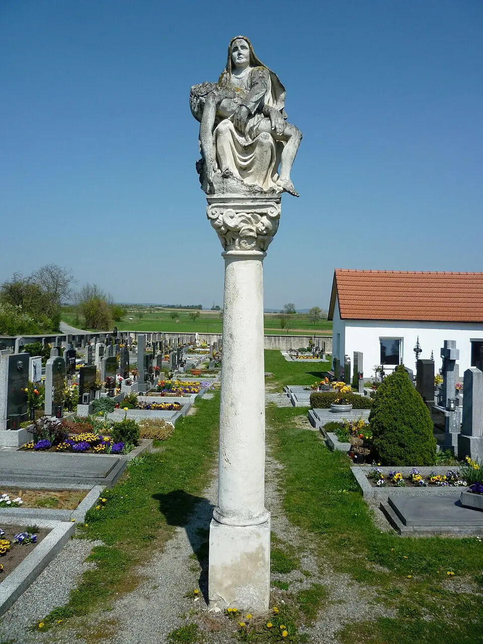 Slika: Juemumue · CC BY-SA 3.0 Figurenbildstock Pietá