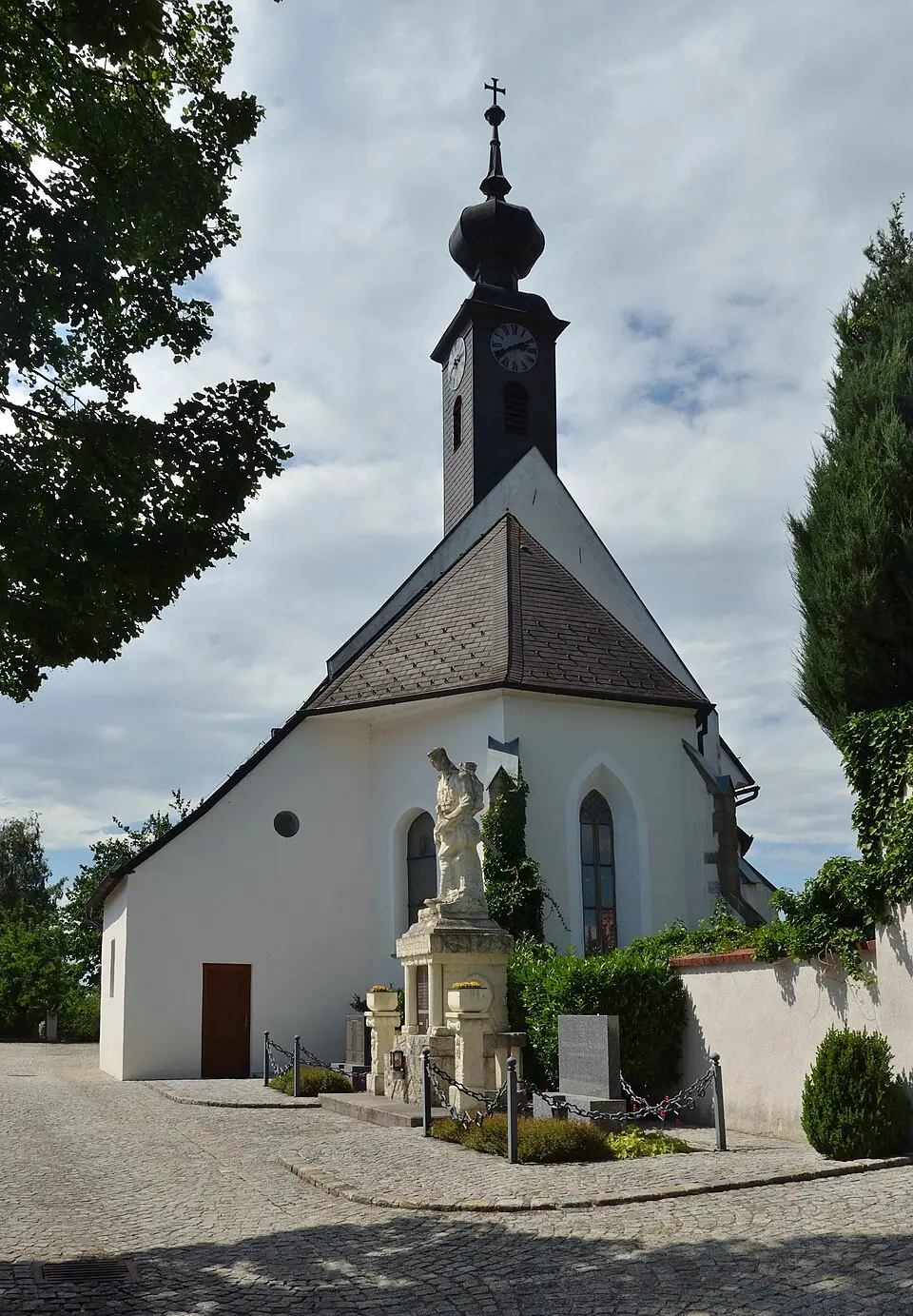 Kath. Filialkirche hl. Veit und ehem. Friedhof