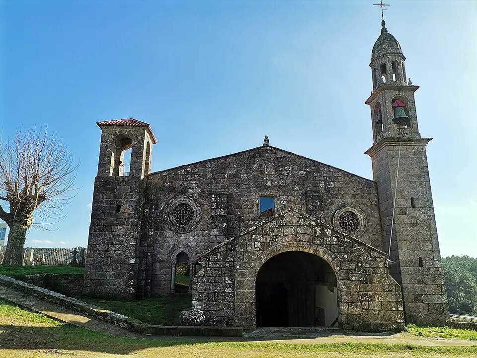 Bild: Estruébanos · CC0 Iglesia de San Julián de Moraime