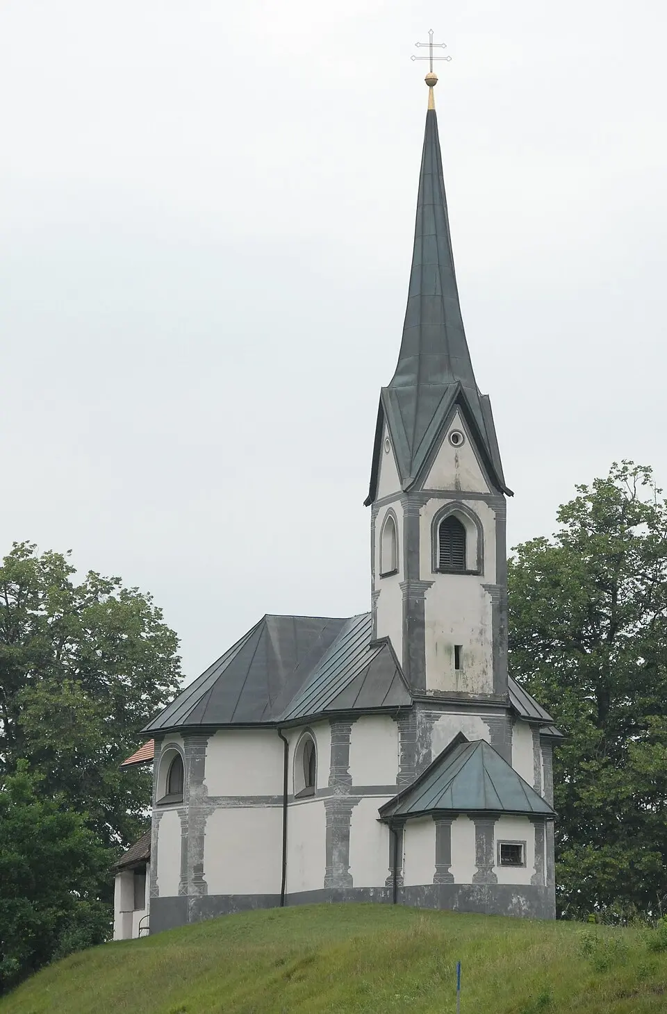 Kath. Filialkirche Hl. Dreifaltigkeit