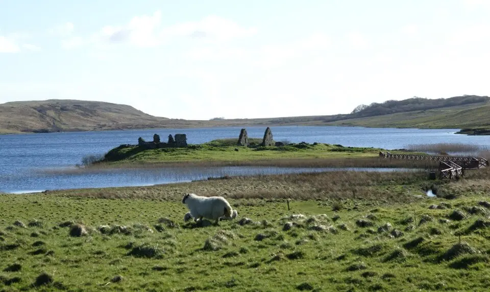 Obrázok: Otter · CC BY-SA 3.0 Finlaggan Castle