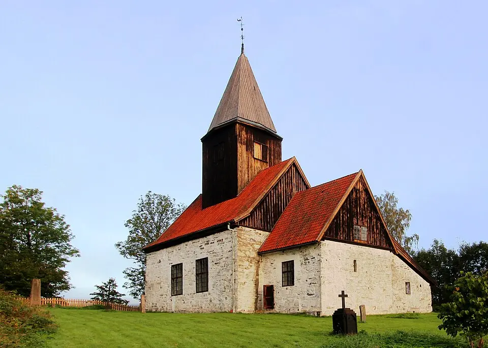 Fiskum gamle kirke