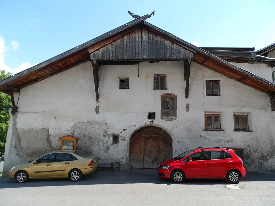 Durchfahrtshof Praxles
