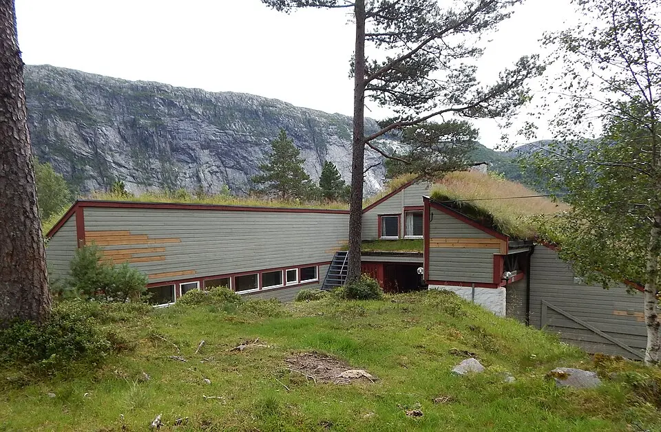 Fjon fjellkirke og ungdomssenter