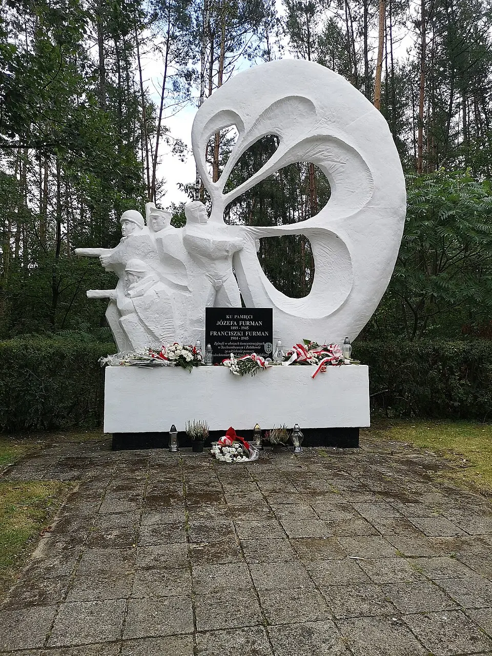 Pomnik spadochroniarzy pod Sokołowem