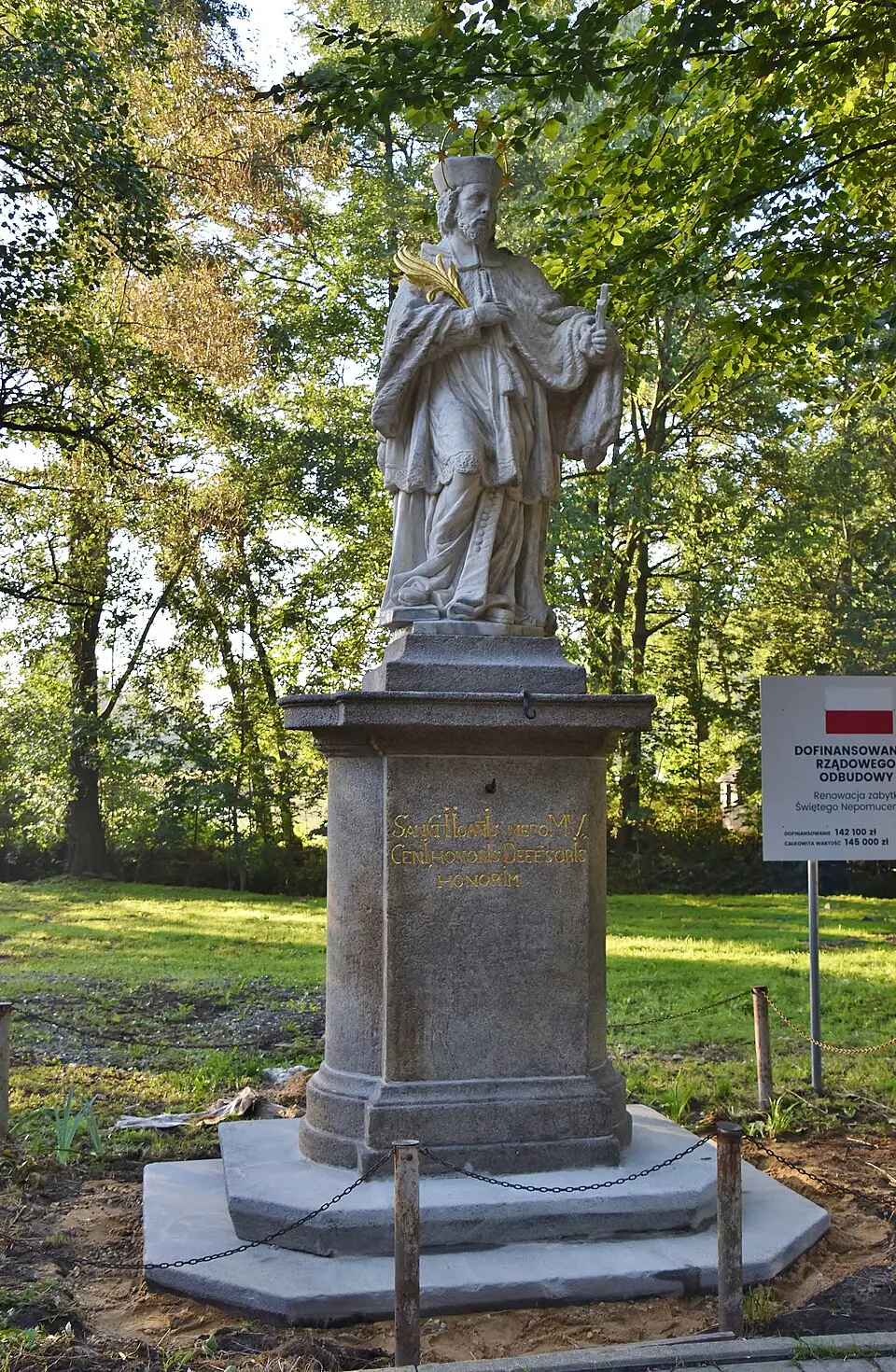 Obrázok: Andrzej Dereń · CC BY-SA 4.0 Figura św. Jana Nepomucena w Łące Prudnickiej