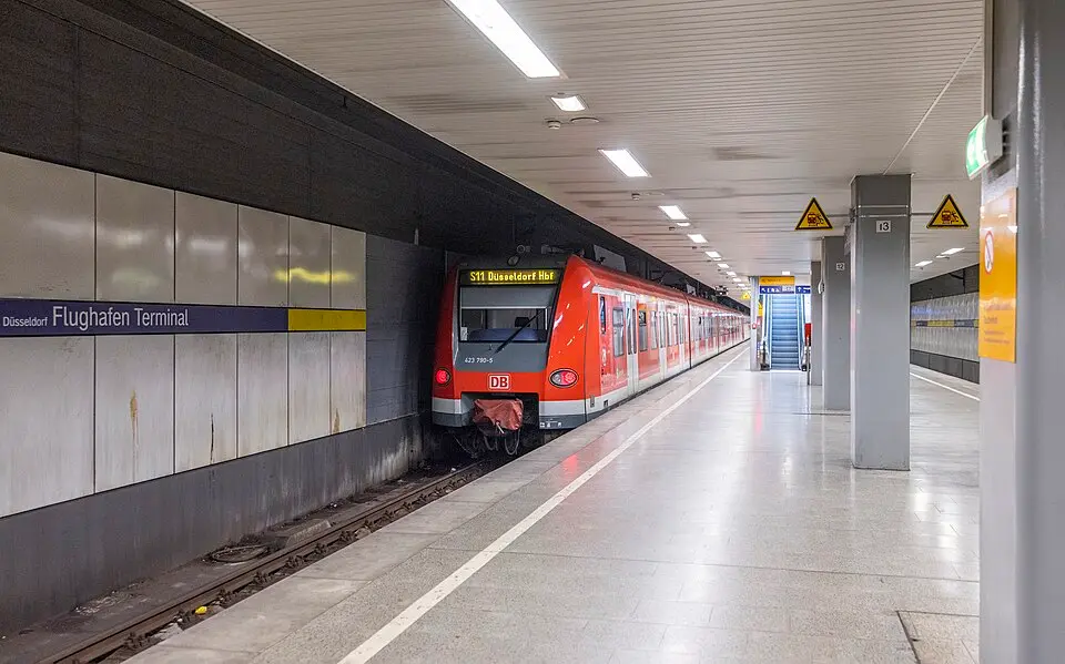 Bahnhof Düsseldorf Flughafen Terminal