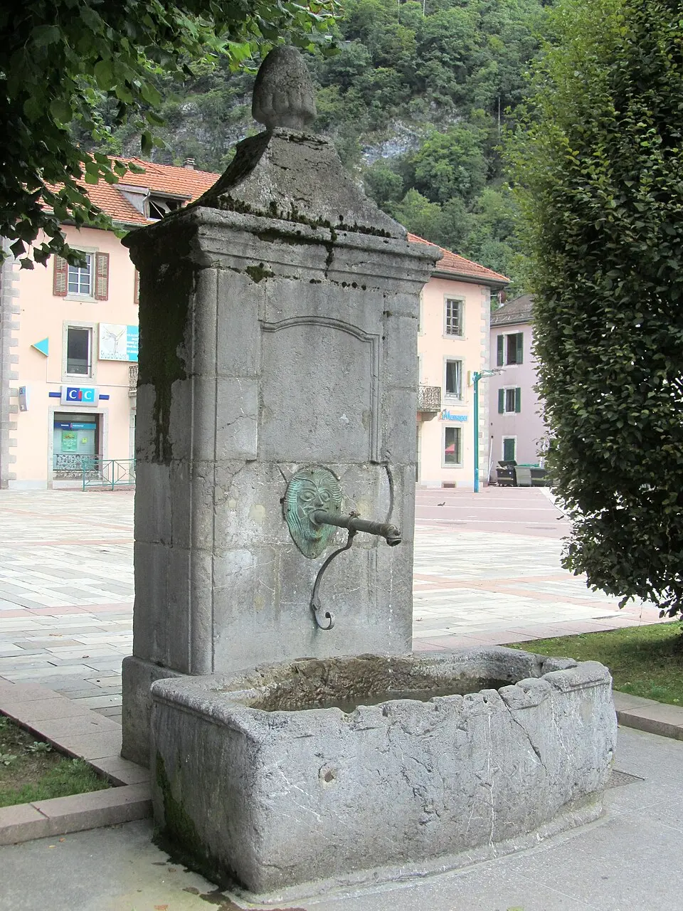 fontaine de Cluses