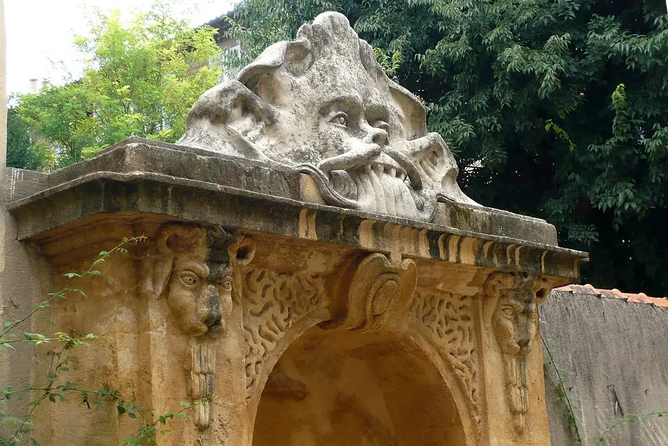 fontaine de l'hôtel de Valori
