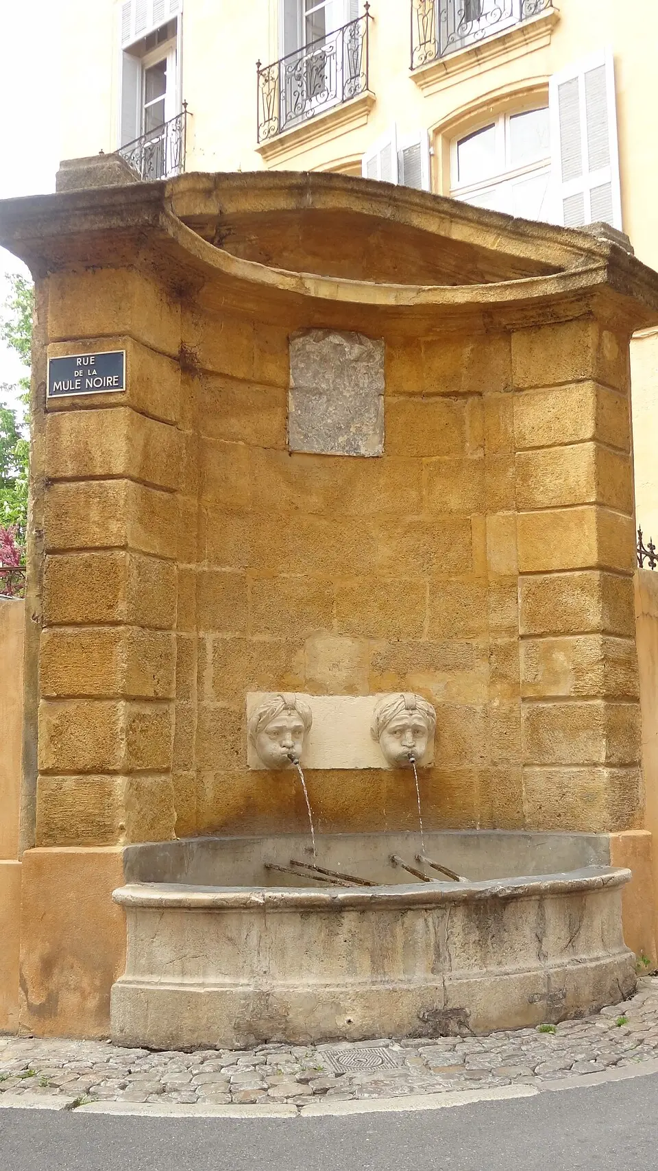 fontaine de la Mule Noire