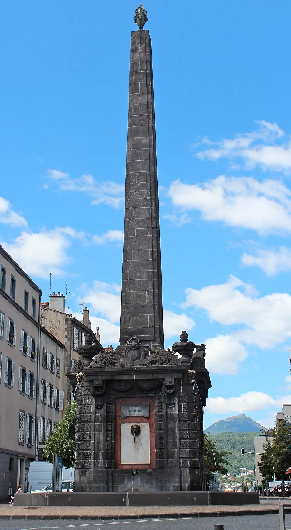 Obrázek: Zinneke · CC BY-SA 3.0 fontaine de la Pyramide