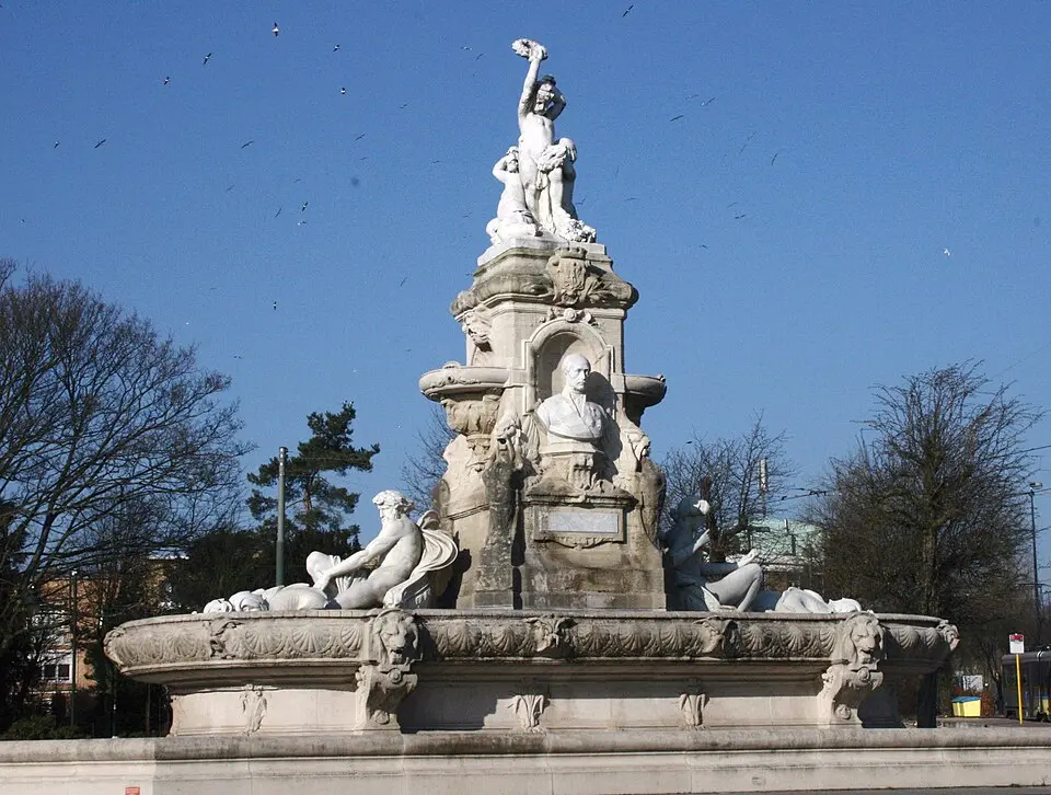 Image: Michel wal · CC BY-SA 3.0 Charles de Brouckère Fountain