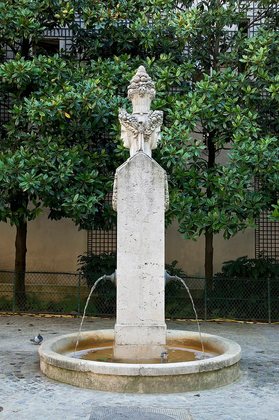 fontaine du Marché-aux-Carmes