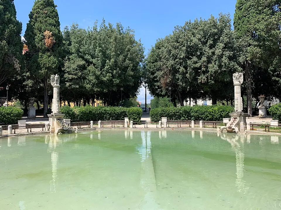 Obrázok: Chabe01 · CC BY-SA 4.0 Fontana di piazza Mazzini