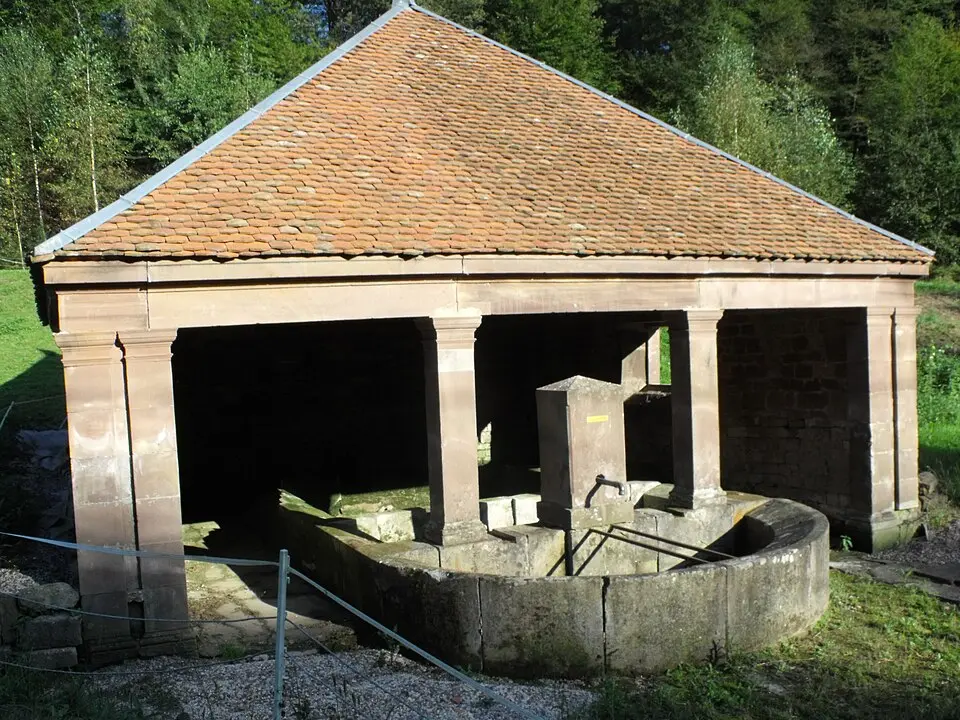 fontaine-lavoir de Lomont
