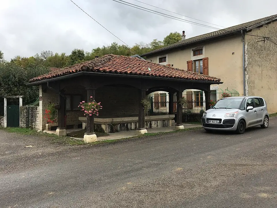 fontaine-lavoir de Villechantria