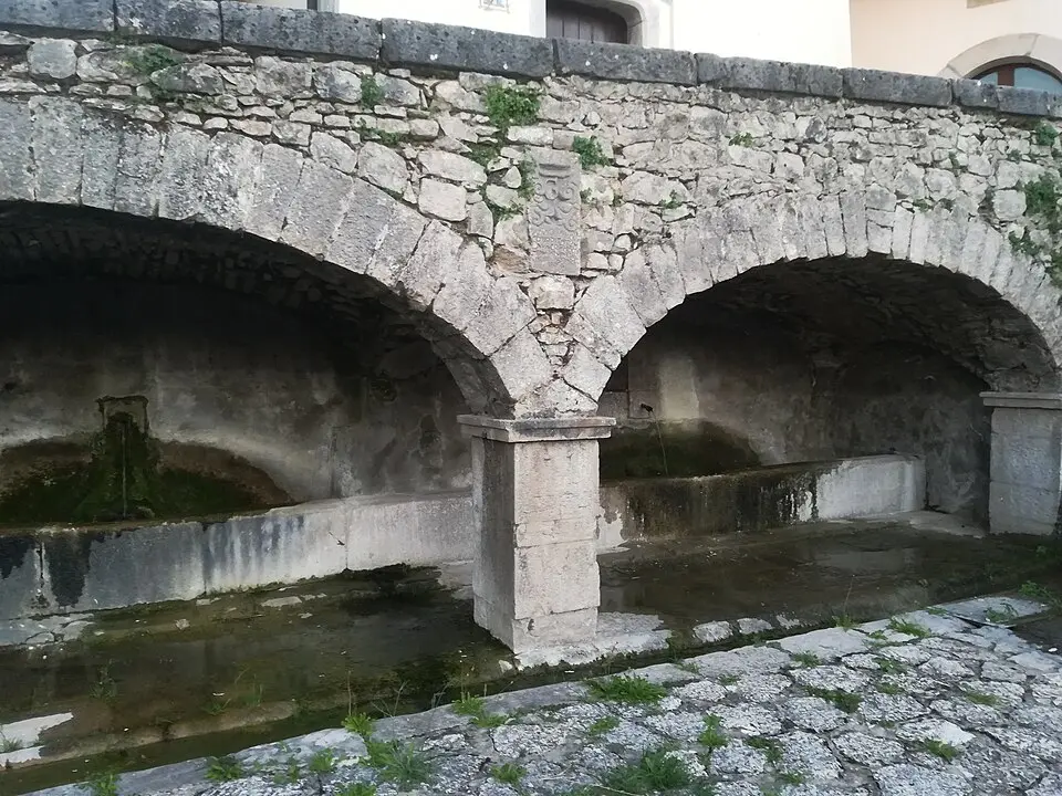 Fontana Canale