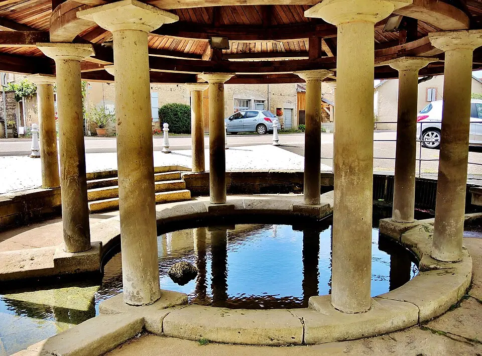 fontaine-lavoir de Fontenois-lès-Montbozon