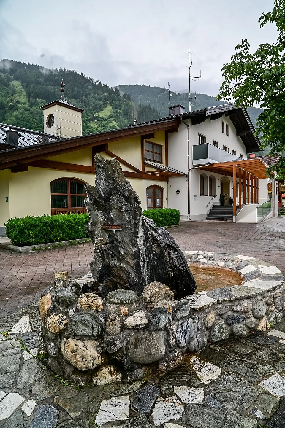 Brunnen im Fels