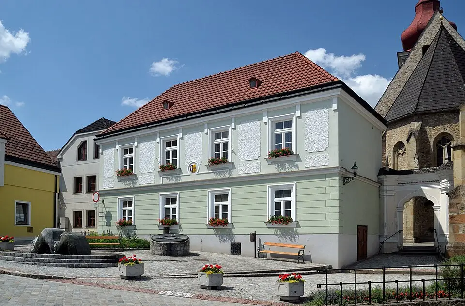 Former school & municipal office, Maria-Anzbach